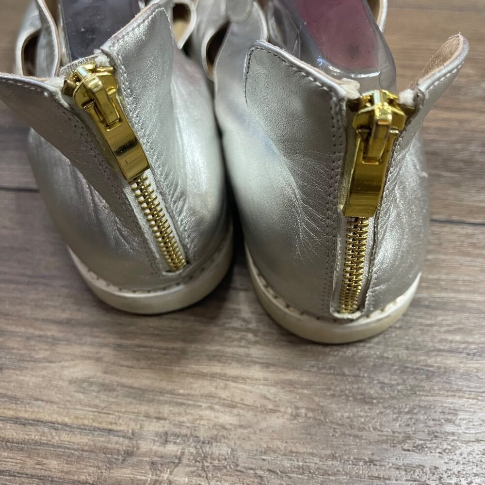 Bakers Elite Skull Embossed Leather Sandals Womens 10 EU 41 Metallic Silver FLAW - Picture 11 of 12